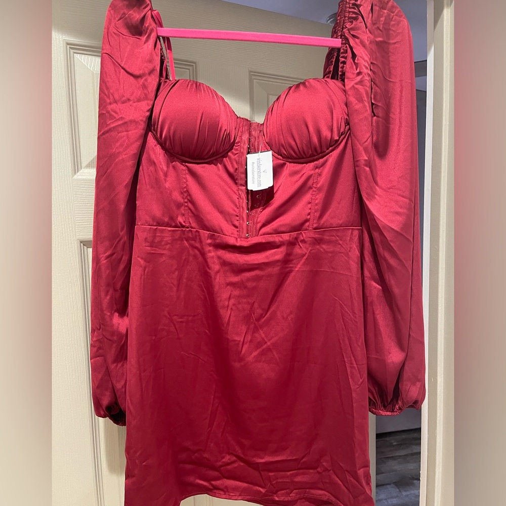 Windsor Dress Burgundy color long-sleeve size Large .. NWT